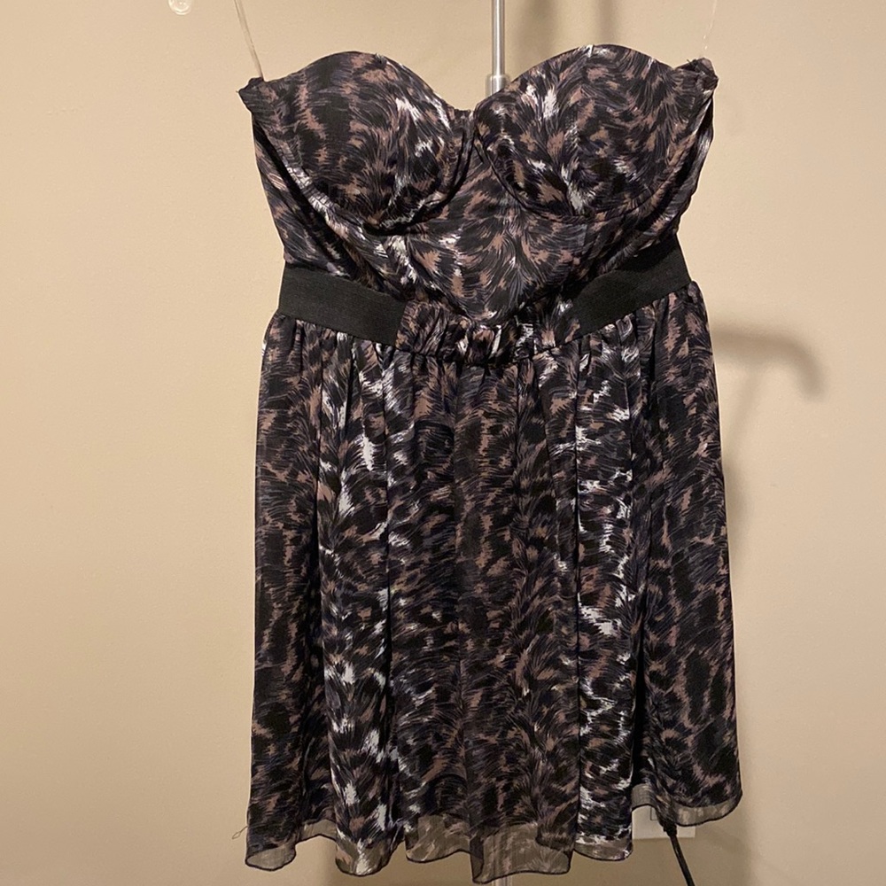 Brush Patterned Flowy Strapless Dress